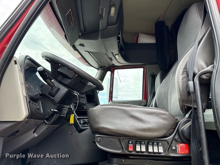 image for item YA0554 2014 International ProStar Plus 122 semi truck