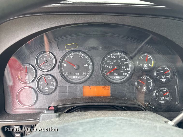 image for item YA0554 2014 International ProStar Plus 122 semi truck