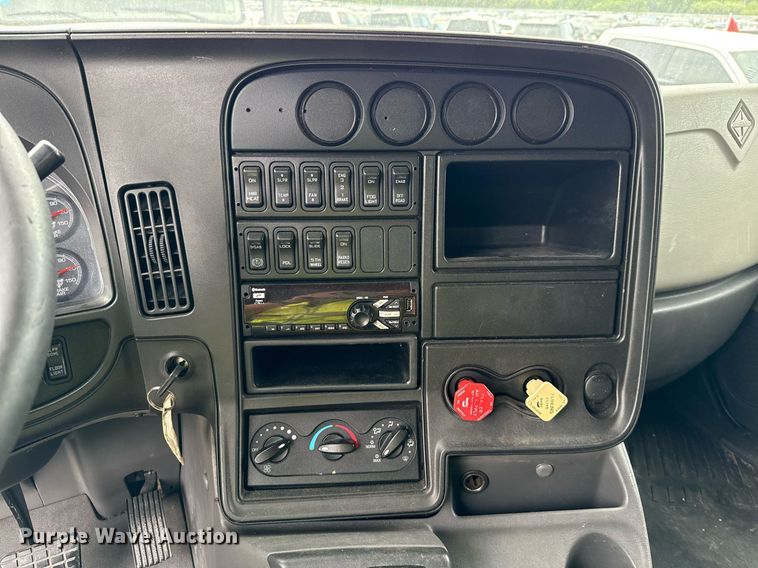 image for item YA0554 2014 International ProStar Plus 122 semi truck