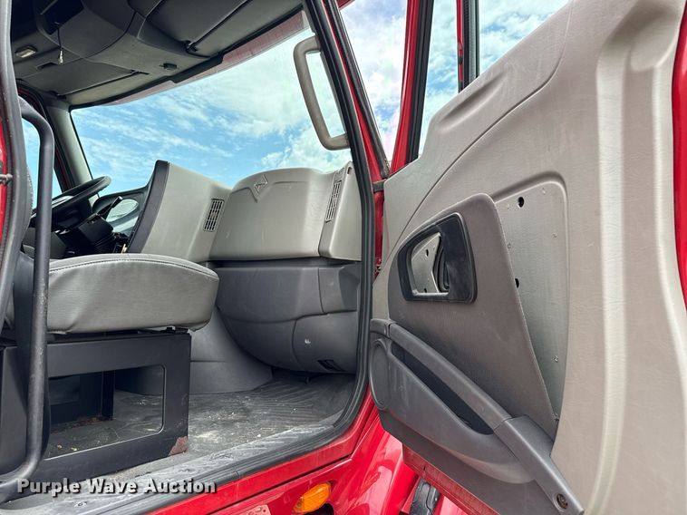 image for item YA0554 2014 International ProStar Plus 122 semi truck