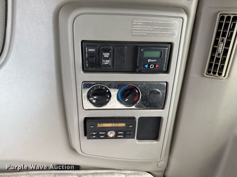 image for item YA0554 2014 International ProStar Plus 122 semi truck