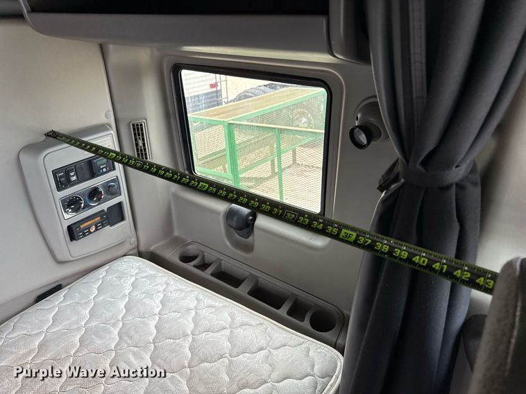 image for item YA0554 2014 International ProStar Plus 122 semi truck