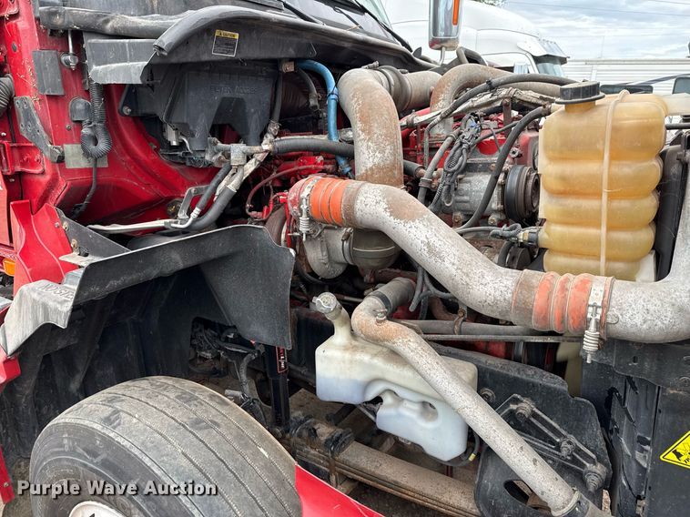 image for item YA0554 2014 International ProStar Plus 122 semi truck