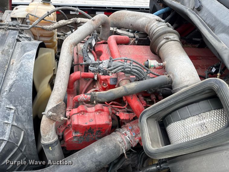 image for item YA0554 2014 International ProStar Plus 122 semi truck