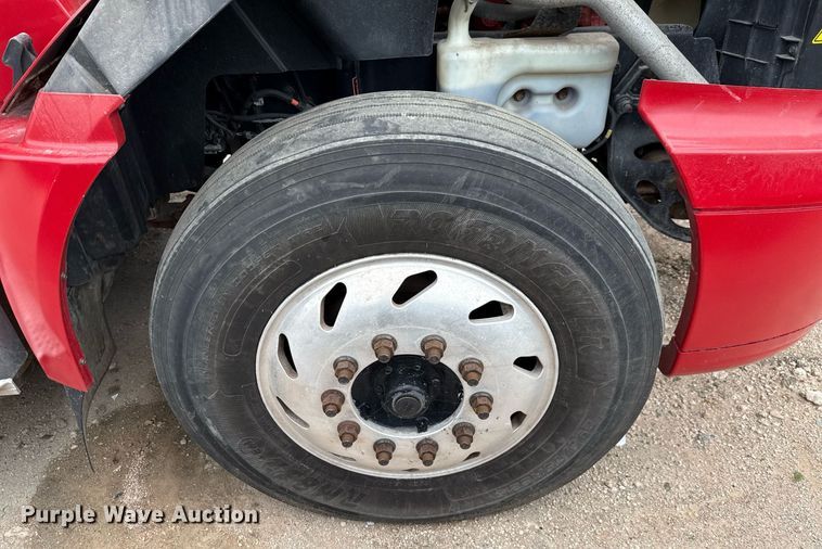 image for item YA0554 2014 International ProStar Plus 122 semi truck