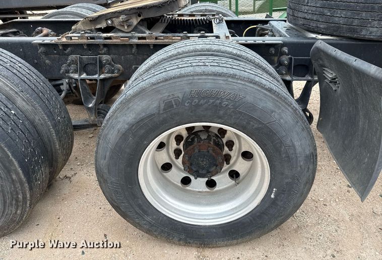 image for item YA0554 2014 International ProStar Plus 122 semi truck