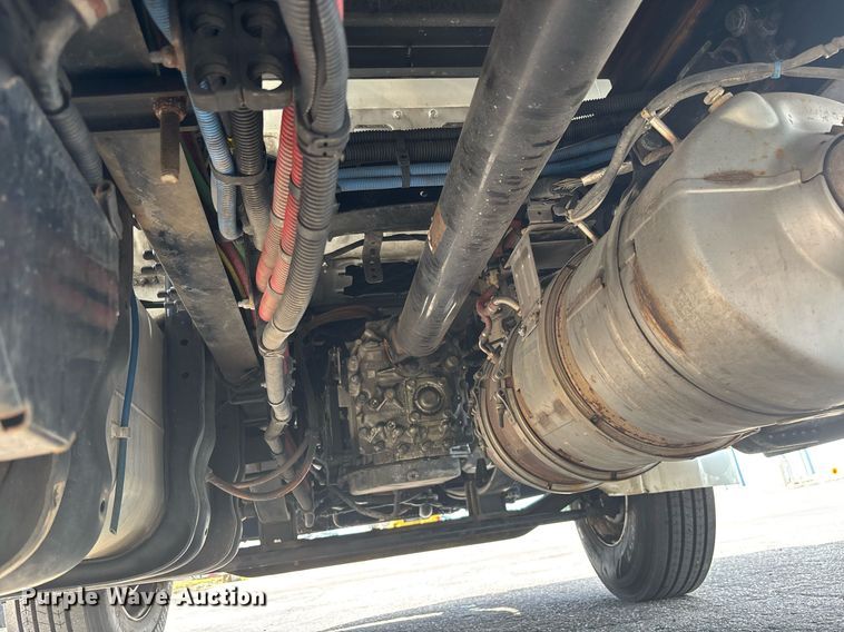 image for item YA0555 2018 Freightliner Business Class M2 106 box truck