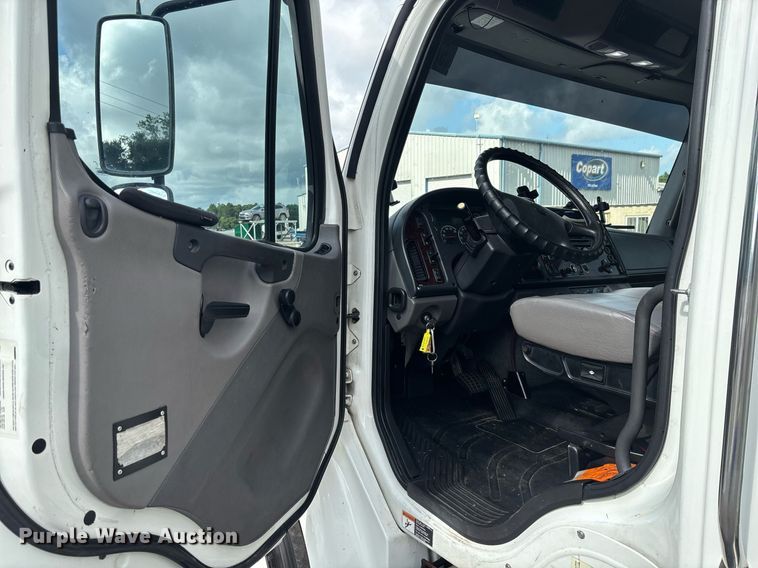 image for item YA0555 2018 Freightliner Business Class M2 106 box truck