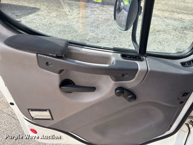 image for item YA0555 2018 Freightliner Business Class M2 106 box truck