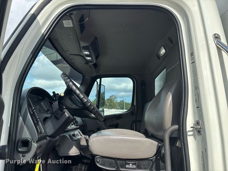 image for item YA0555 2018 Freightliner Business Class M2 106 box truck