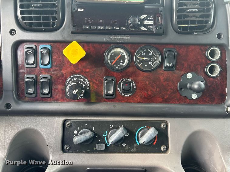 image for item YA0555 2018 Freightliner Business Class M2 106 box truck