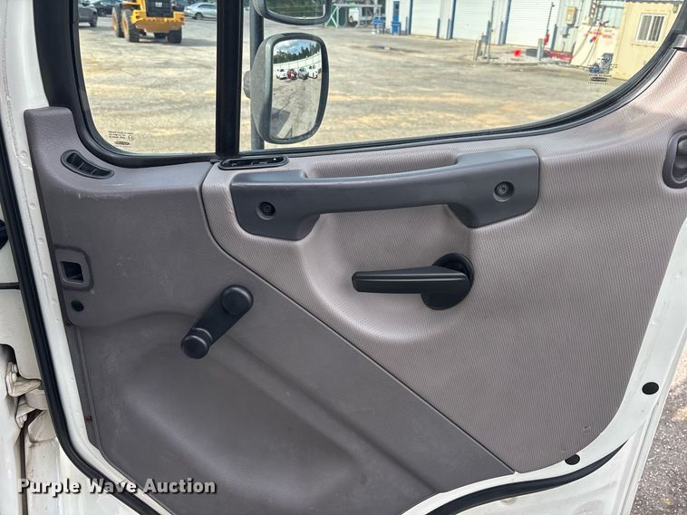 image for item YA0555 2018 Freightliner Business Class M2 106 box truck