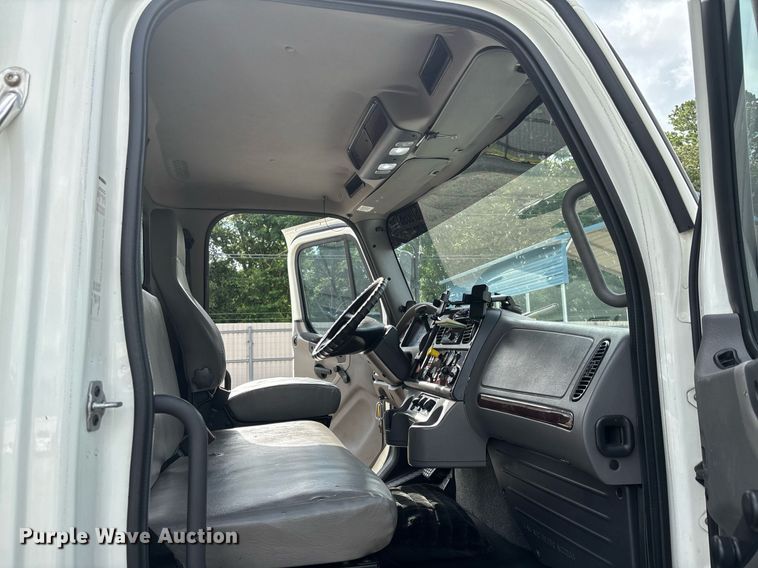 image for item YA0555 2018 Freightliner Business Class M2 106 box truck