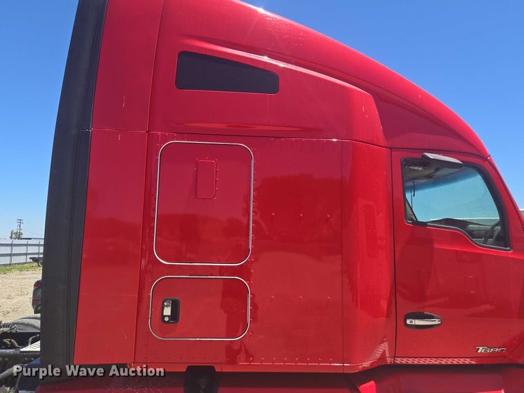 image for item YA0572 2019 Kenworth T680 semi truck