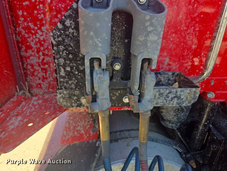 image for item YA0572 2019 Kenworth T680 semi truck