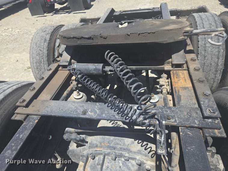 image for item YA0572 2019 Kenworth T680 semi truck