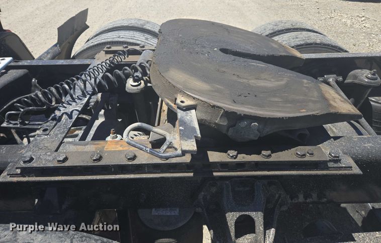 image for item YA0572 2019 Kenworth T680 semi truck