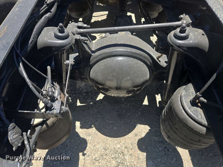 image for item YA0572 2019 Kenworth T680 semi truck