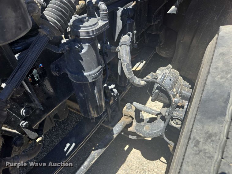 image for item YA0572 2019 Kenworth T680 semi truck