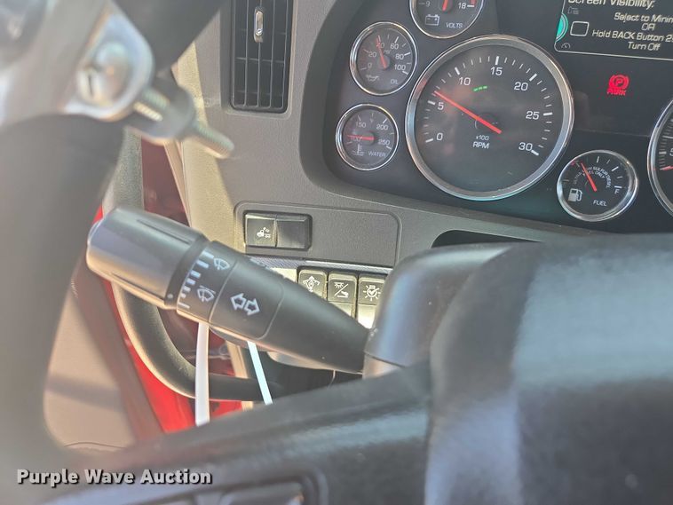 image for item YA0572 2019 Kenworth T680 semi truck