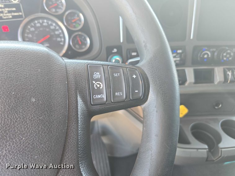 image for item YA0572 2019 Kenworth T680 semi truck