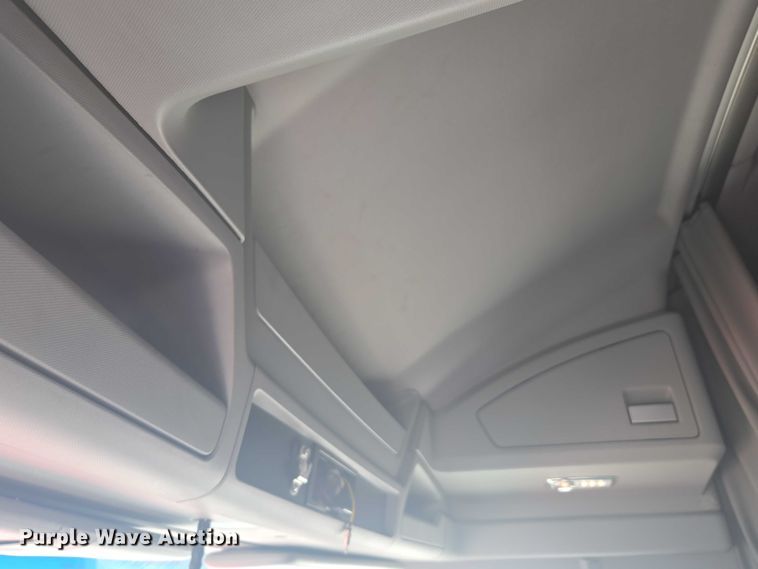 image for item YA0572 2019 Kenworth T680 semi truck