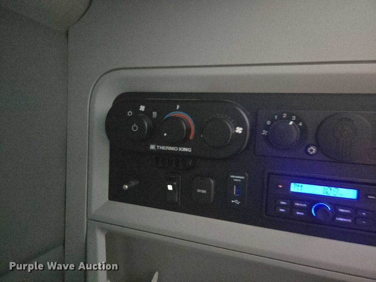 image for item YA0572 2019 Kenworth T680 semi truck