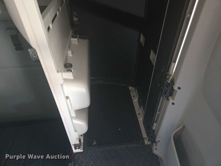 image for item YA0572 2019 Kenworth T680 semi truck