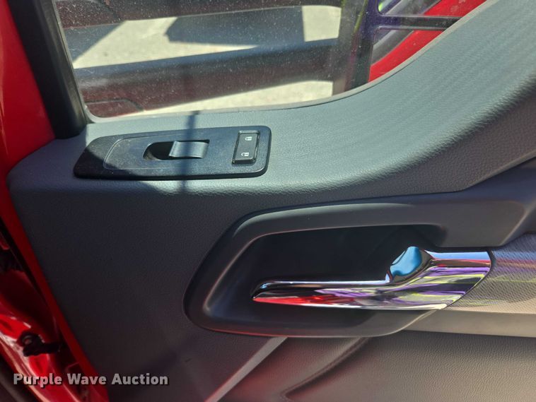 image for item YA0572 2019 Kenworth T680 semi truck