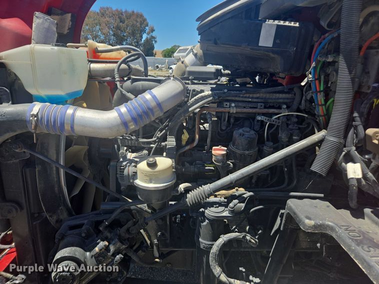 image for item YA0572 2019 Kenworth T680 semi truck