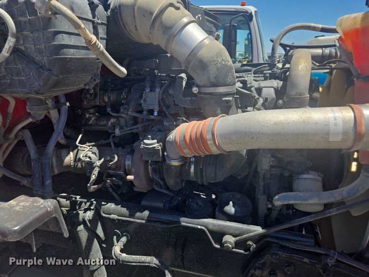 image for item YA0572 2019 Kenworth T680 semi truck