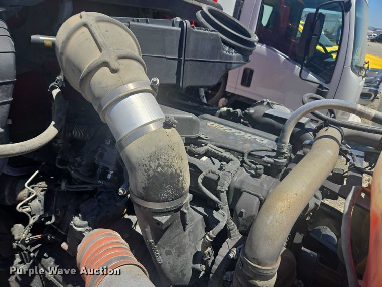 image for item YA0572 2019 Kenworth T680 semi truck