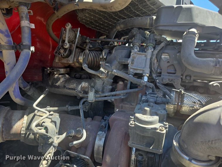 image for item YA0572 2019 Kenworth T680 semi truck