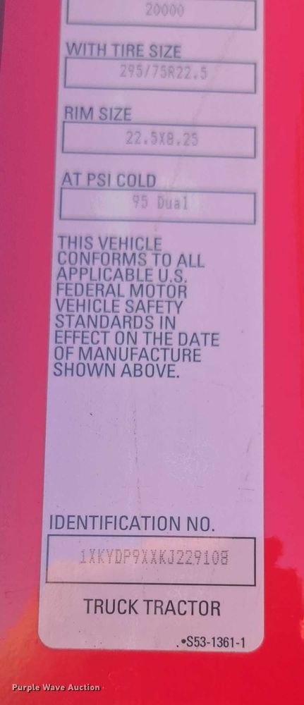 image for item YA0572 2019 Kenworth T680 semi truck