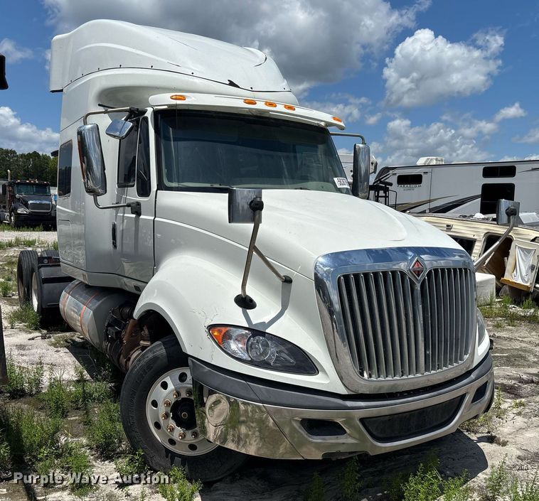 image for item YA0574 2015 International ProStar Plus 122 semi truck