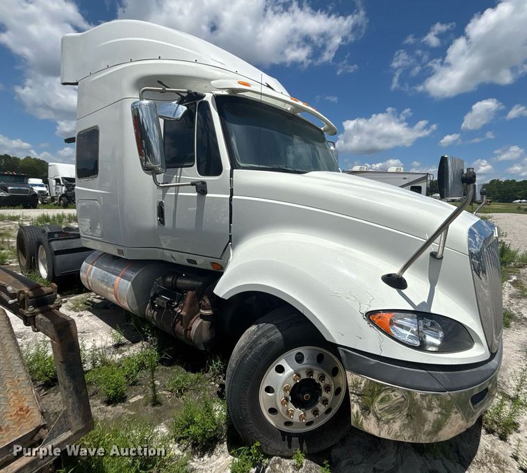 image for item YA0574 2015 International ProStar Plus 122 semi truck