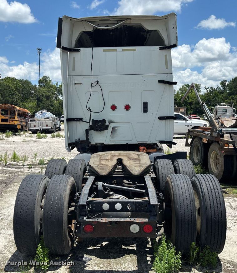 image for item YA0574 2015 International ProStar Plus 122 semi truck