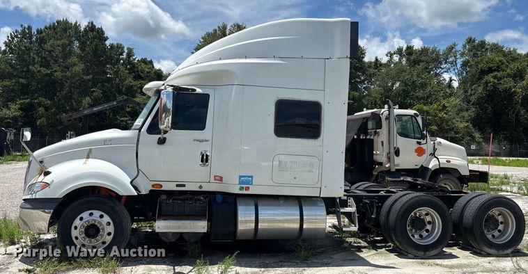 image for item YA0574 2015 International ProStar Plus 122 semi truck