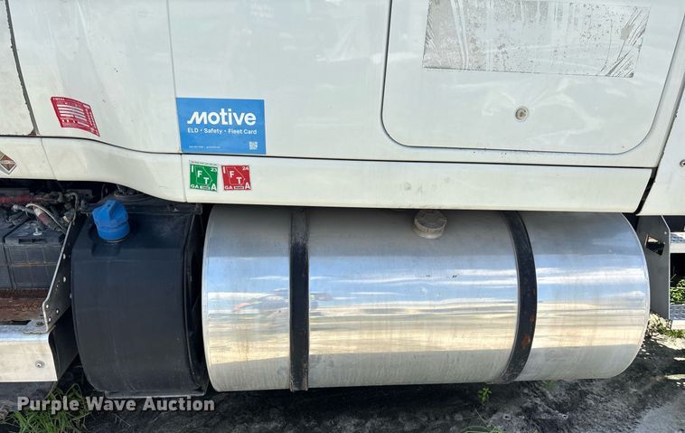 image for item YA0574 2015 International ProStar Plus 122 semi truck