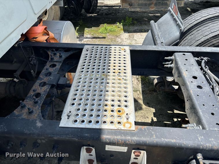 image for item YA0574 2015 International ProStar Plus 122 semi truck