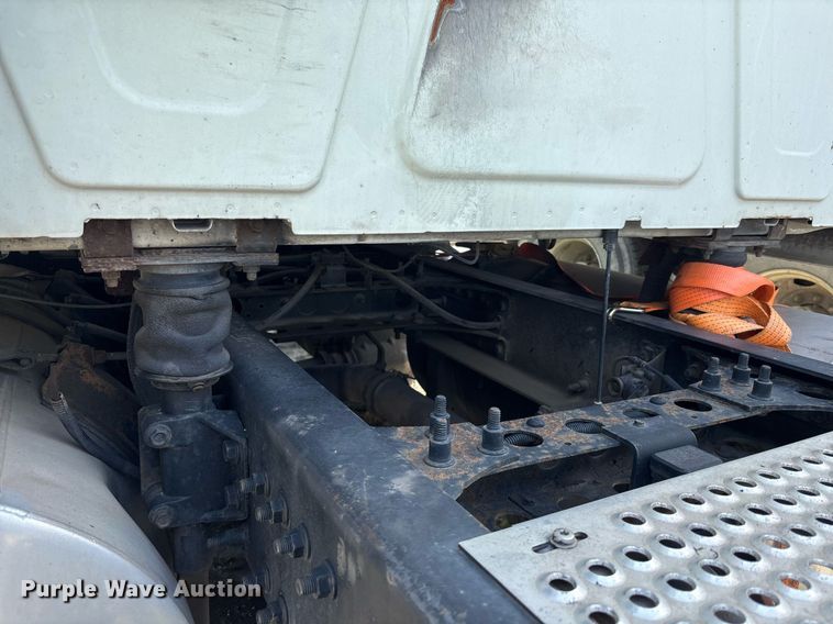 image for item YA0574 2015 International ProStar Plus 122 semi truck