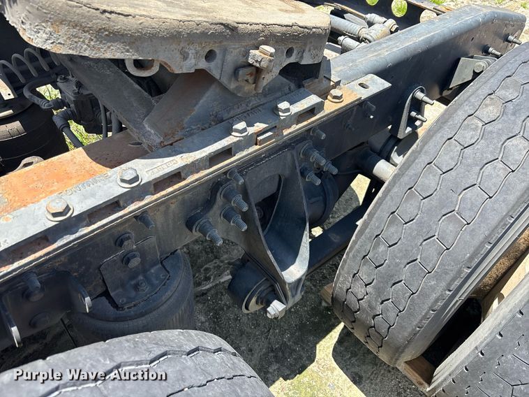 image for item YA0574 2015 International ProStar Plus 122 semi truck