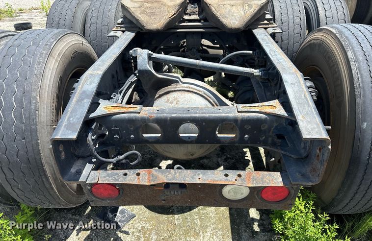 image for item YA0574 2015 International ProStar Plus 122 semi truck