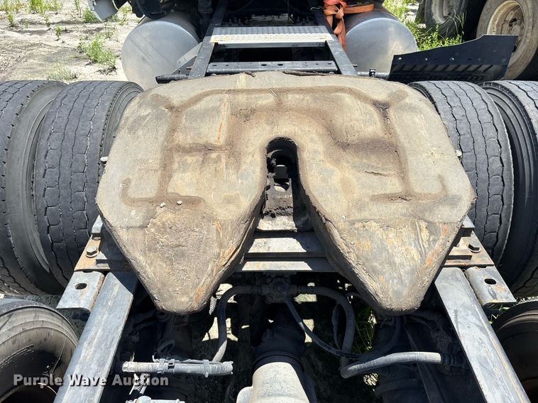 image for item YA0574 2015 International ProStar Plus 122 semi truck