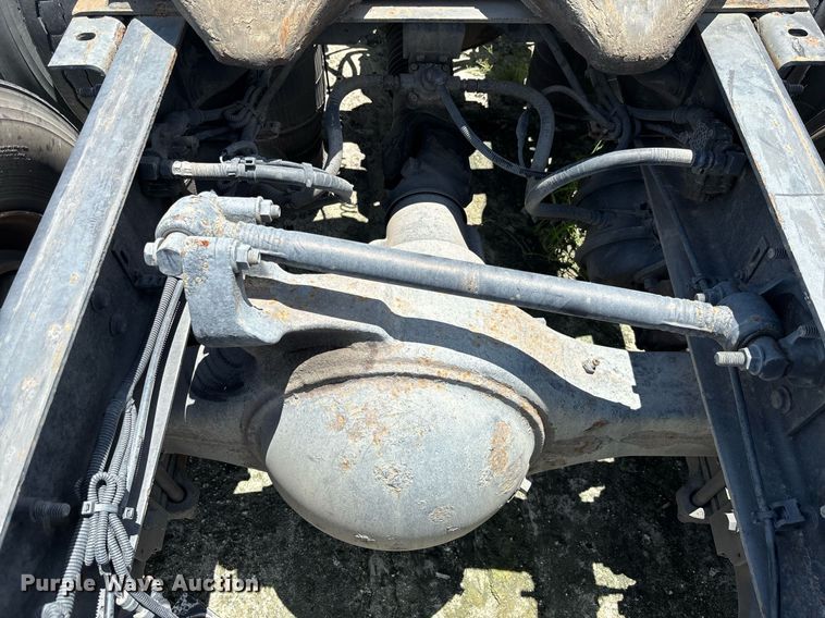 image for item YA0574 2015 International ProStar Plus 122 semi truck