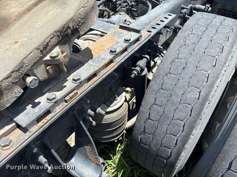 image for item YA0574 2015 International ProStar Plus 122 semi truck