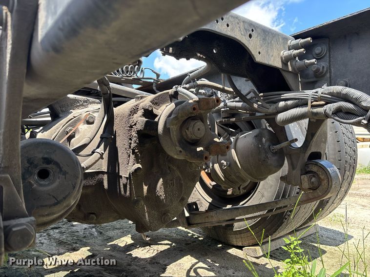 image for item YA0574 2015 International ProStar Plus 122 semi truck