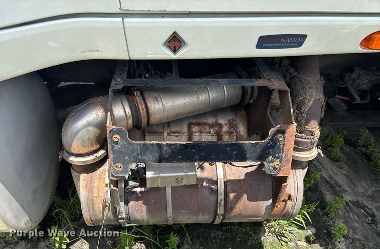 image for item YA0574 2015 International ProStar Plus 122 semi truck