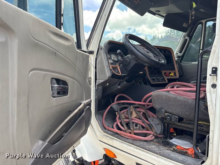 image for item YA0574 2015 International ProStar Plus 122 semi truck