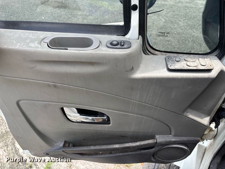 image for item YA0574 2015 International ProStar Plus 122 semi truck